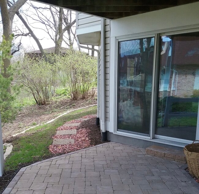 2 Patio - 440 N Westfield Rd Unidad Rental