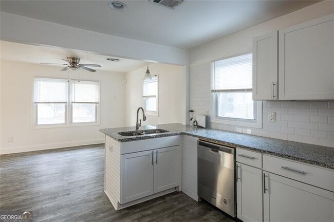 Photo - 2973 1st Ave SW