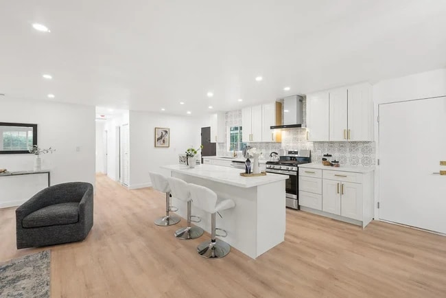 Photo - 2660 Ross Pl