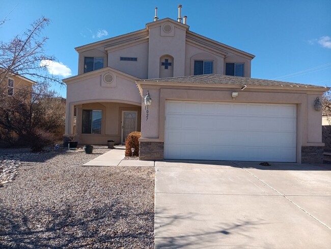 Spacious 3 bedroom, 2.5 bathroom home! Sho... - Spacious 3 bedroom, 2.5 bathroom home! Sho...