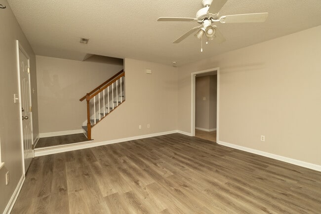 Photo - 836 Duchess Way