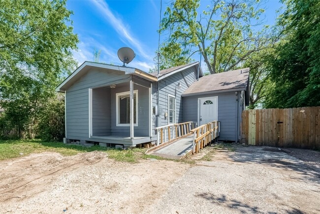 Photo - 4810 Carmen St