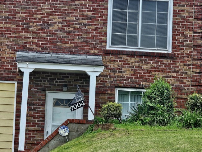 Photo - 7004 Glenmore Ave