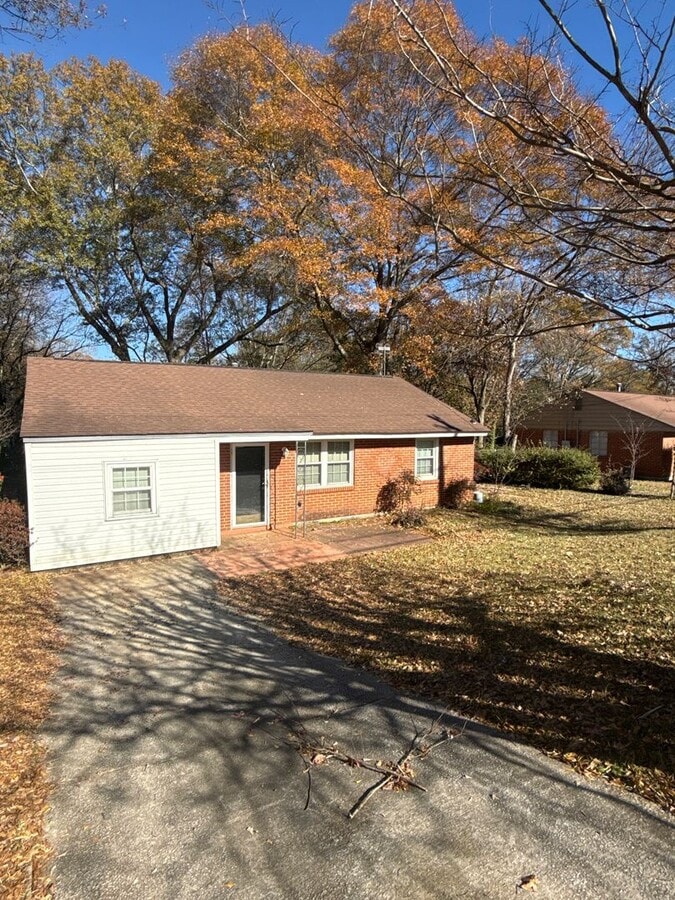 Charming 3-bedroom home in Forest Park! - Charming 3-bedroom home in Forest Park!