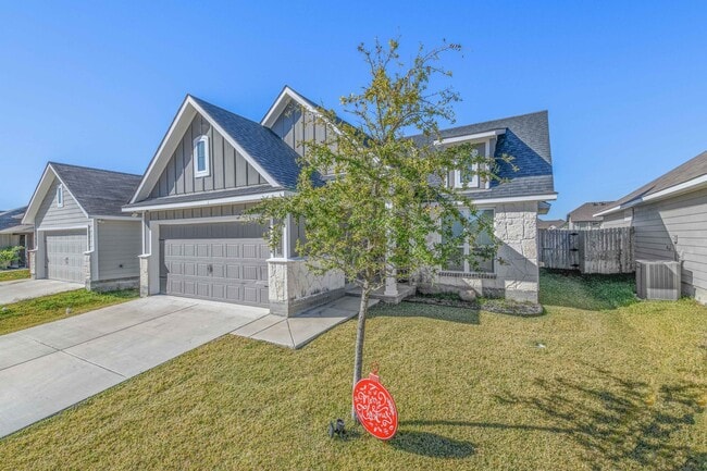 Building Photo - FEB 2026! Beautiful 3/2 Home w/ Huge Backyard in Edgewater!