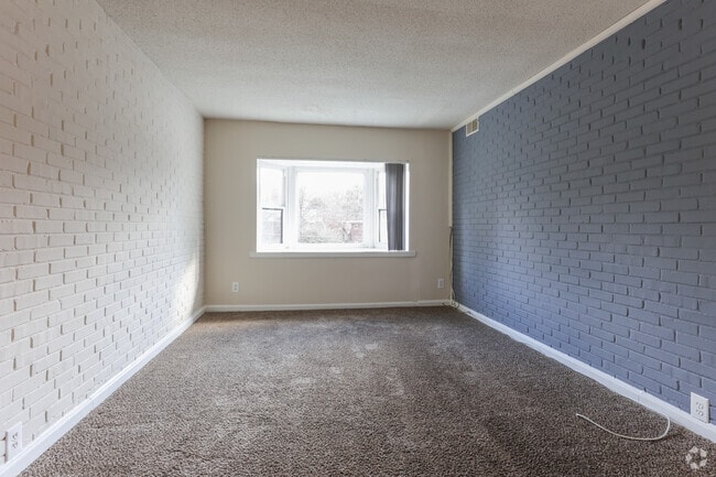 1BR, 1BA - 530 SF