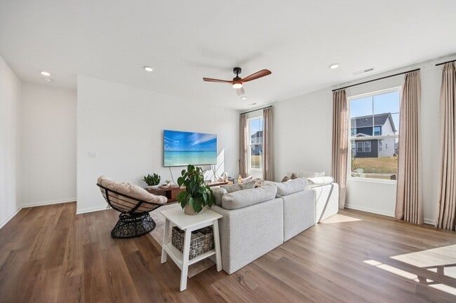 Photo - 714 Alberta Ave