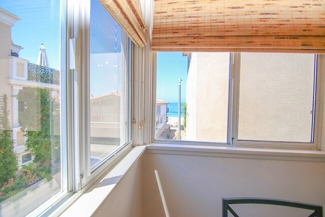 Photo - 116 1/2 24th ST Unit REAR Unidad REAR