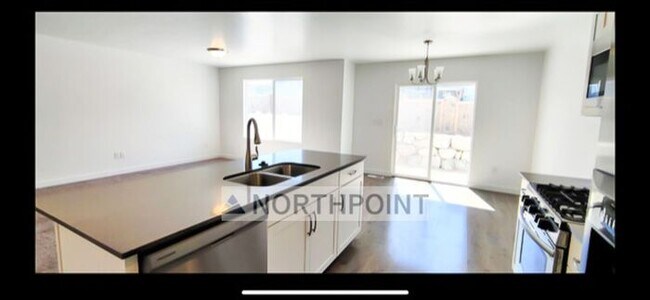 Photo - Beautiful 3BR 2BA Home w/ Quartz Kitchen and Garage in Herriman!