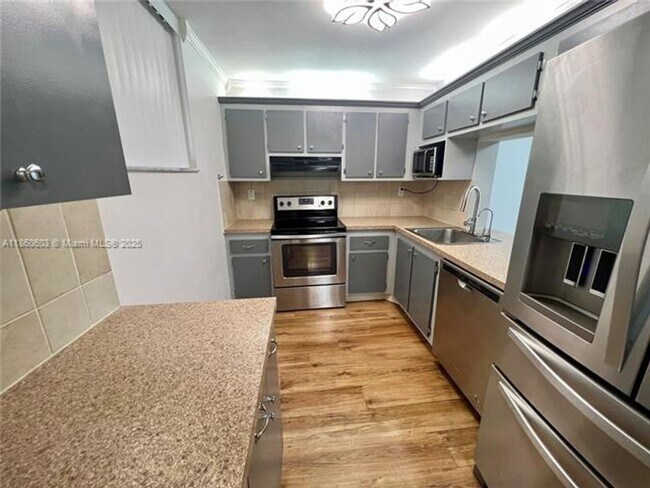 Photo - 1666 West Ave Unidad 1666 West Ave  408