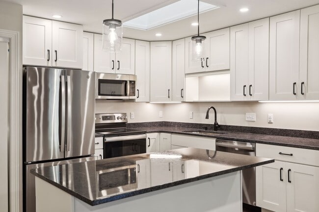 Photo - 1195 Weston Ln N House