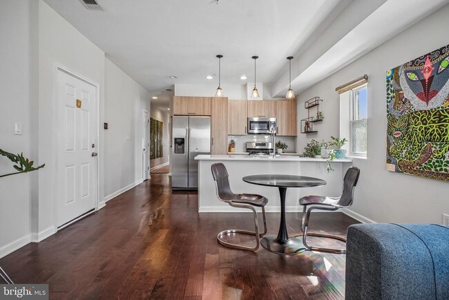 Photo - 1346 Nicholson St NW Unit 202