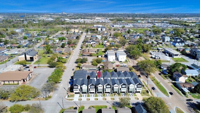 Photo - 4818 Cochran St