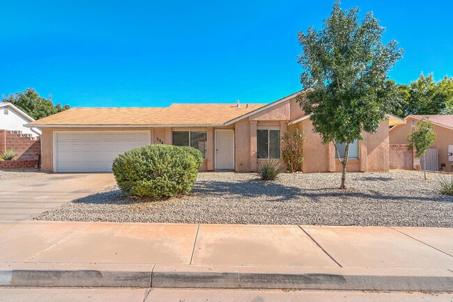 Building Photo - 3 Bedroom 2 bathroom home located near the...