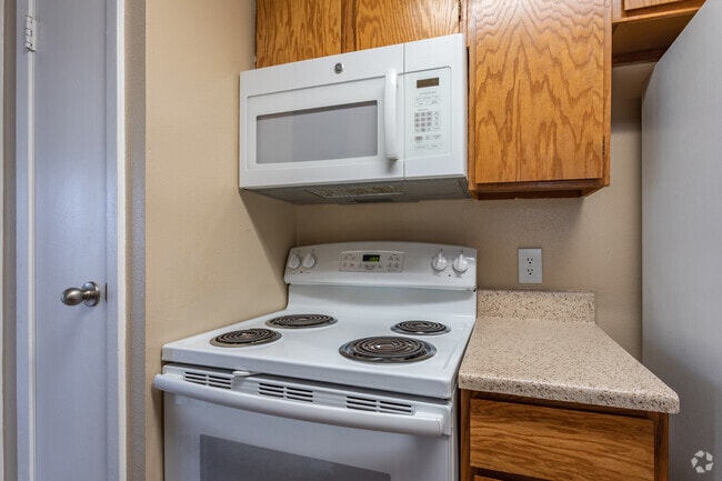 1BR, 1BA - 531 SF