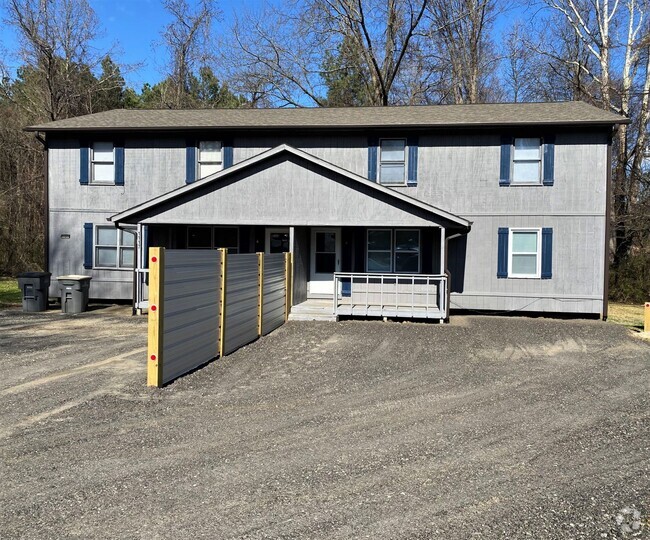 Building Photo - Townhouse style 4bed, 2bath duplex in Cul-...