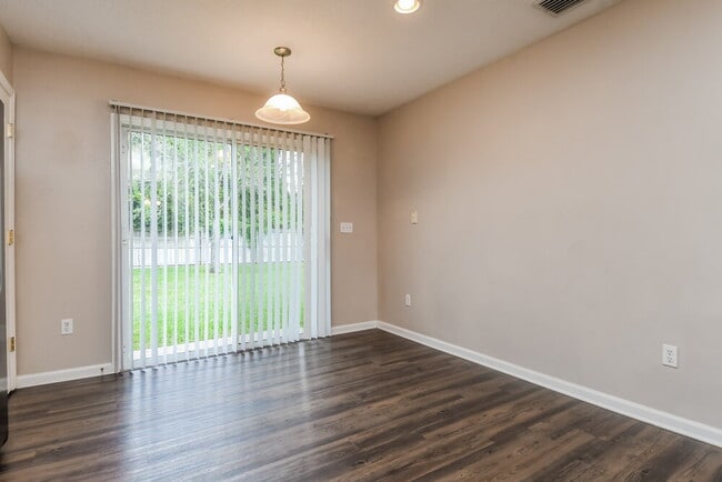 Photo - 948 Collinswood Dr