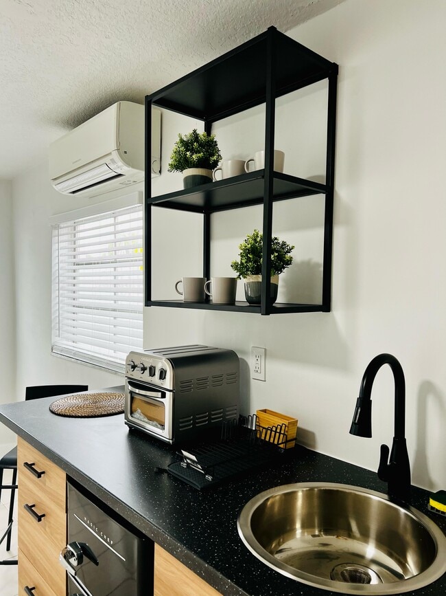 Photo - 911 NW 39th Ct