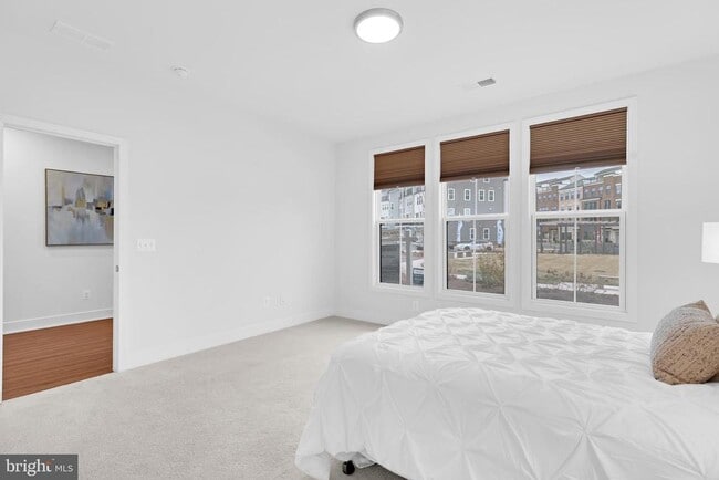 Photo - 13725 Aviation Pl