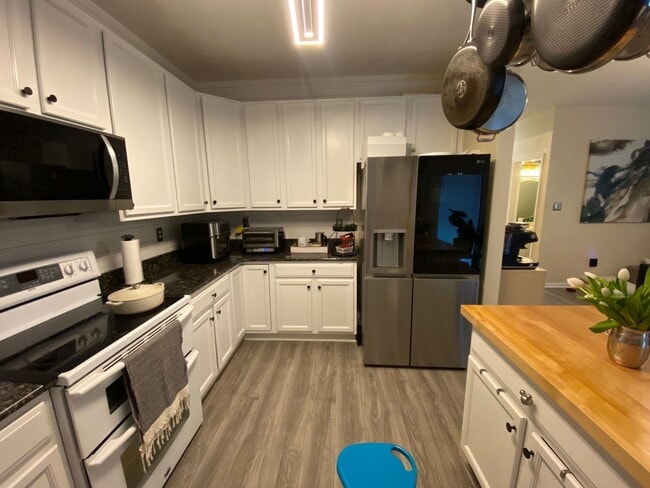 2125 Bizzone Cir