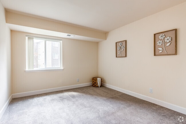 1BR, 1BA - 745SF