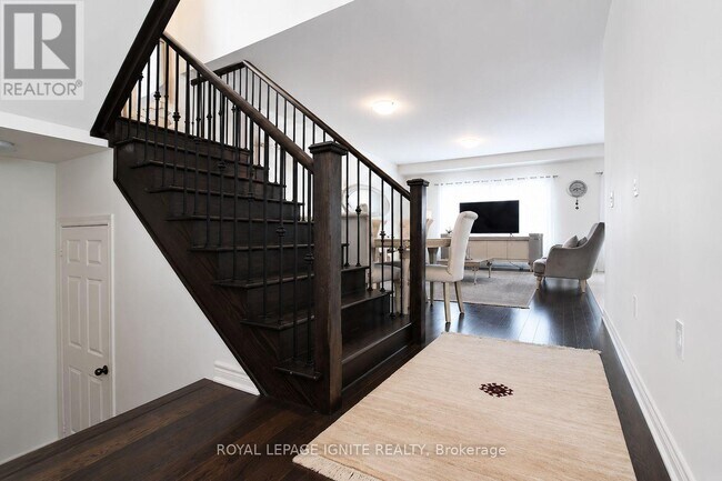 Photo - 28 Foxberry Rd