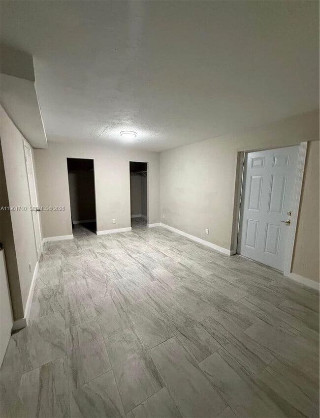 Building Photo - 1605 NW 11th Pl Unit 2