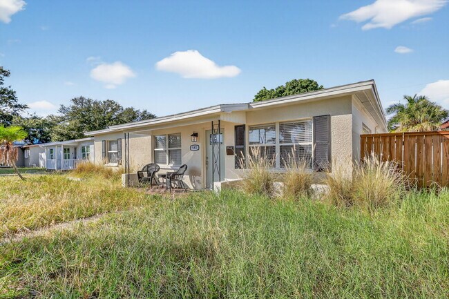 Photo - 541 40th Ave NE