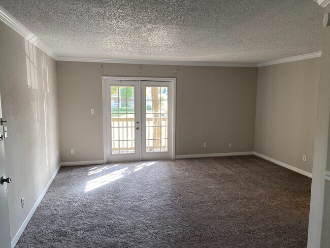 Building Photo - Serravella - 285-202 Unit 285-202