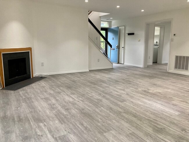 Spacious, bright living - 658 15th St S Unit B