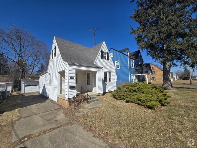 Building Photo - 2 Bedroom House