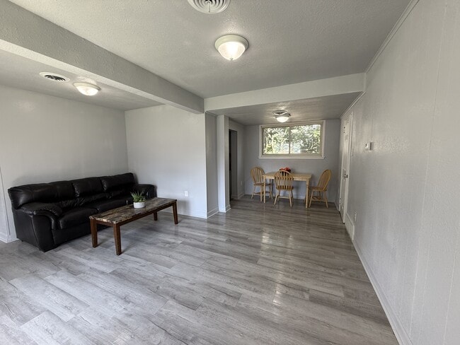 Building Photo - 631 South Ave Unit 1