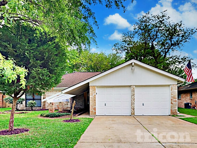 Photo - 16259 Hollow Wood Dr
