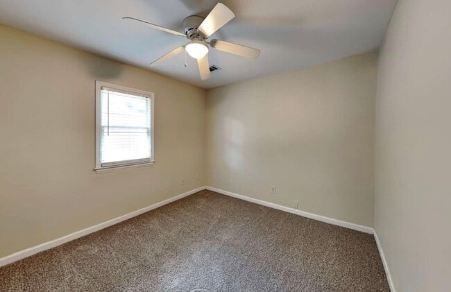 Photo - 1551 New St NE