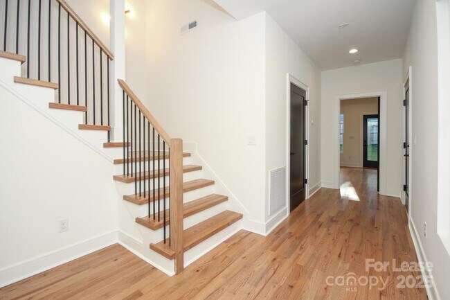 Photo - 1110 Greenleaf Ave