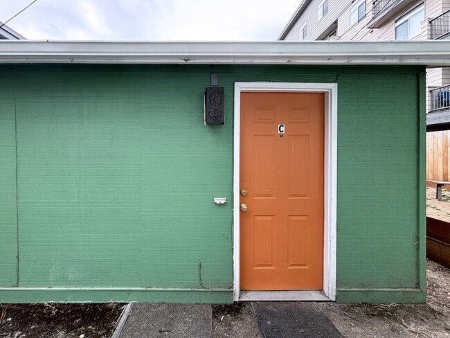 Building Photo - 734 E 14th Ave Rental