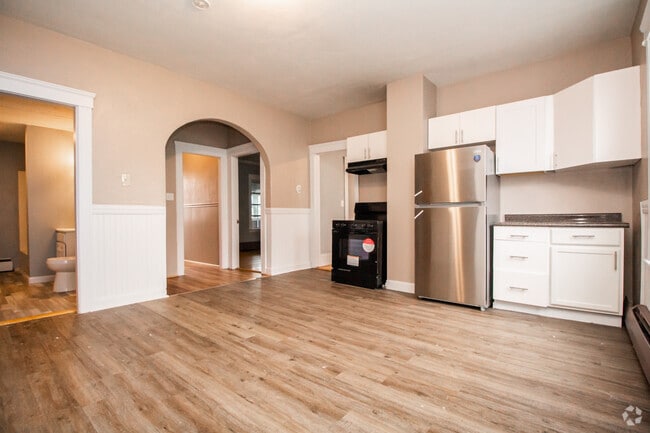 Building Photo - 77 Cohasset St Unit 2 Rental