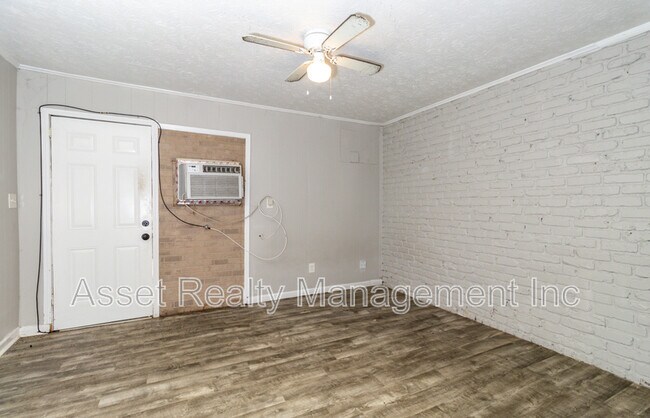 Photo - 1046 McArthur Rd