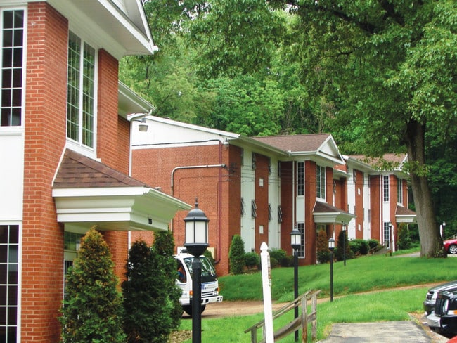 Cabin Hill Place Apartments For Rent in Greensburg, PA