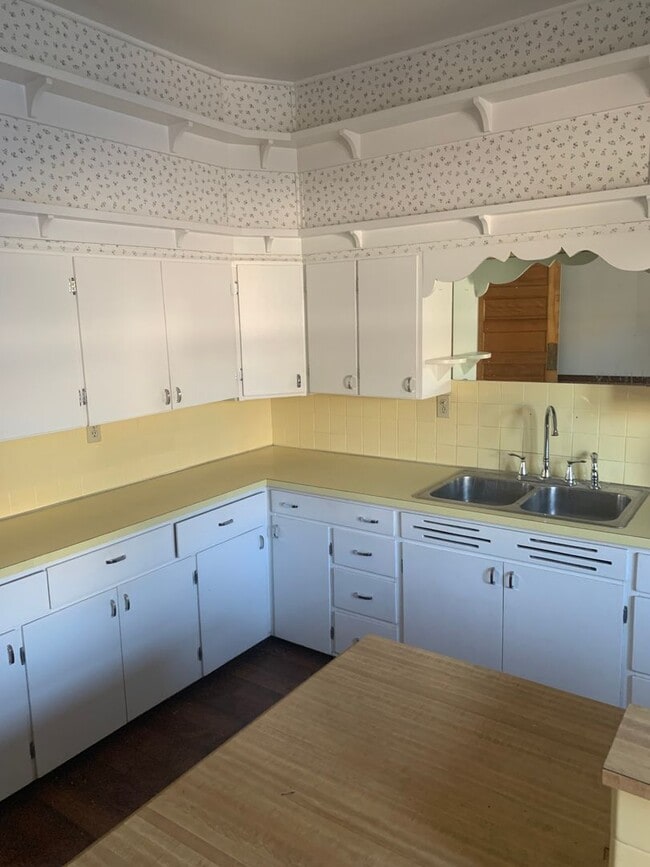 Photo - CEDAR FALLS 3BR house w garage, fenced yard, central air