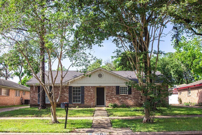 Building Photo - 9710 Springmont Dr