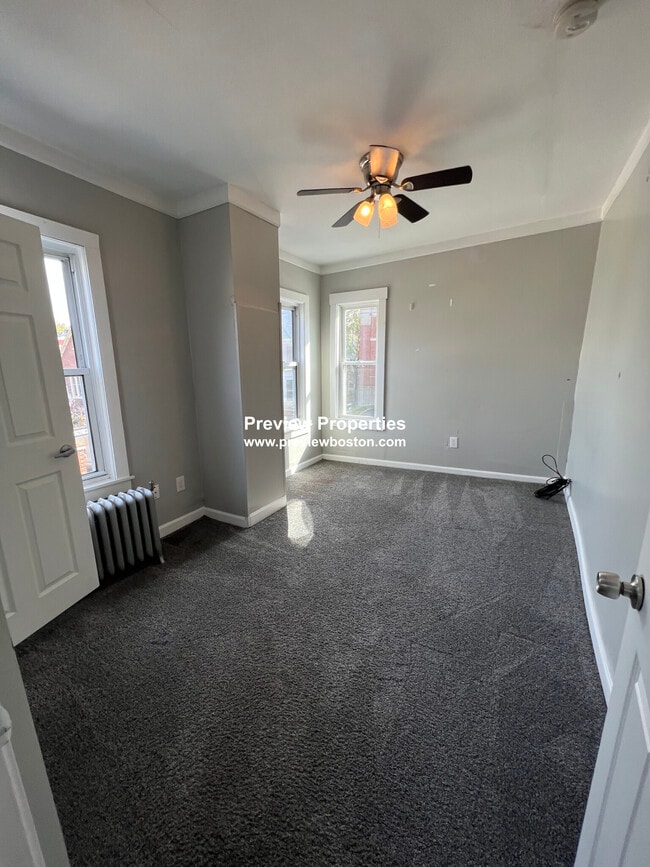 Photo - 696 Broadway Unidad 1