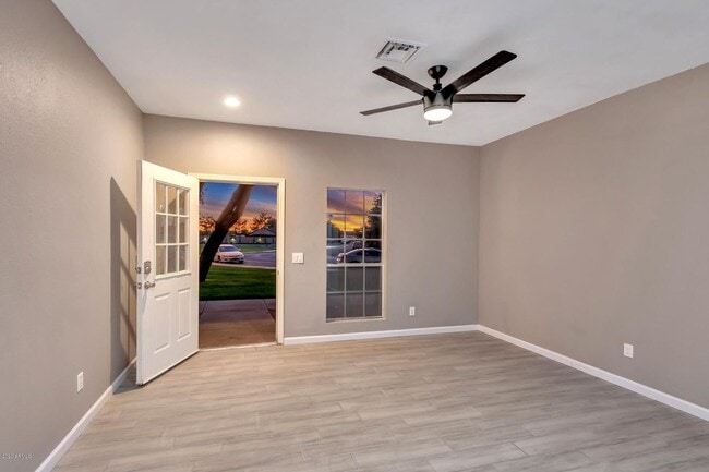 Photo - 1600 N Saba St