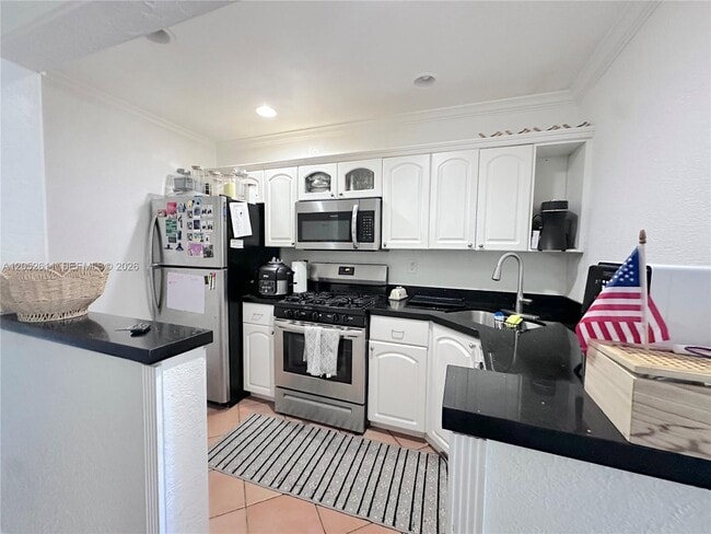 Building Photo - 8600 SW 67th Ave Unit 940