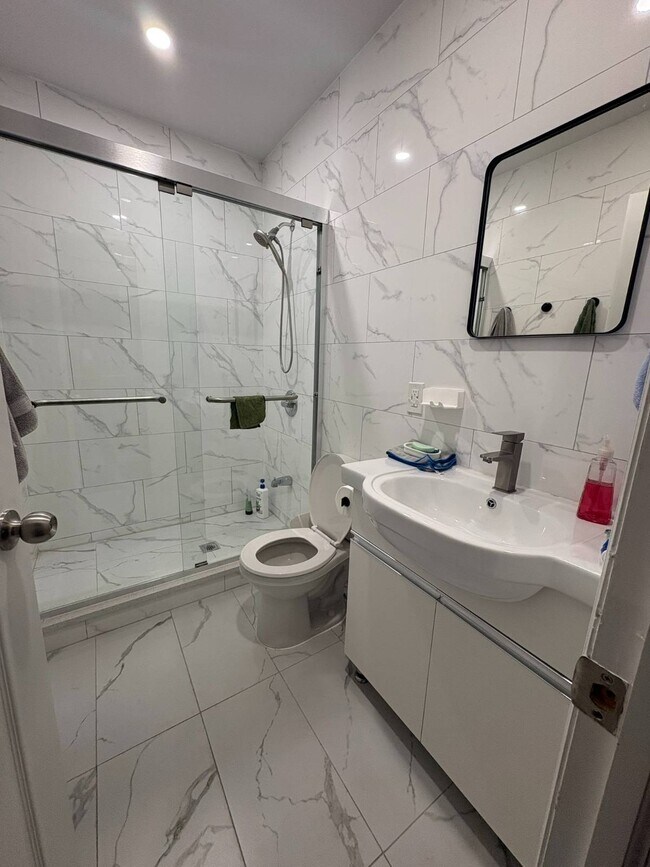 1765 W 9th St Unit 1