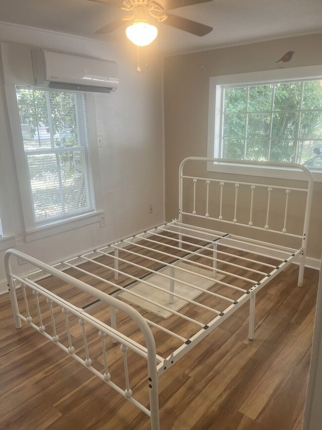 Photo - 1 bed 1 bath near UF law school