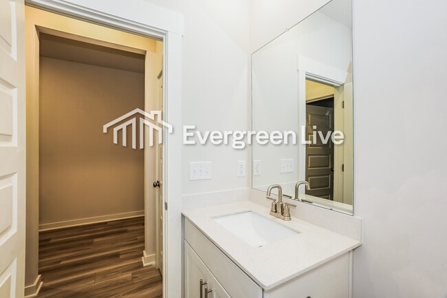 Photo - 868 Bur Oak Ct