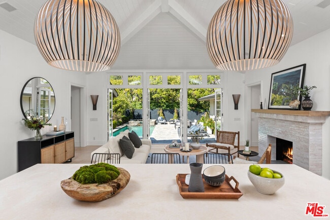 Photo - 1330 N Wetherly Dr