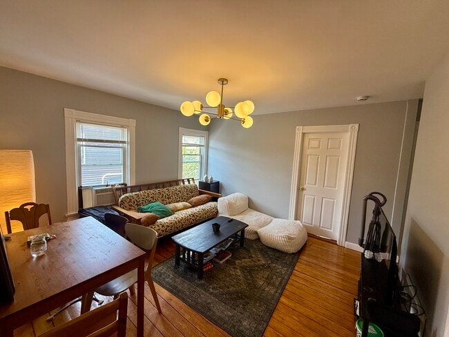 Building Photo - 17 Amy St Unit 3F