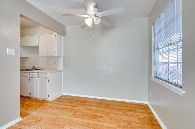 Photo - 307 E 31st St Unit 205